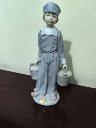 Figura Lladro niño con cubos