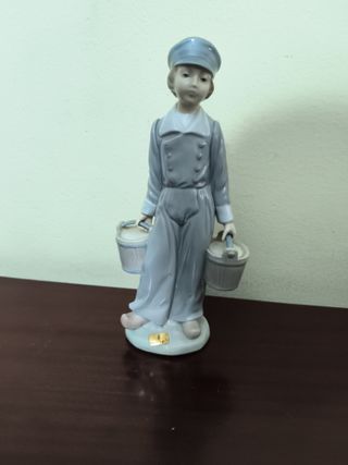 Figura Lladro niño con cubos