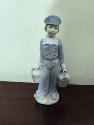 Figura Lladro niño con cubos