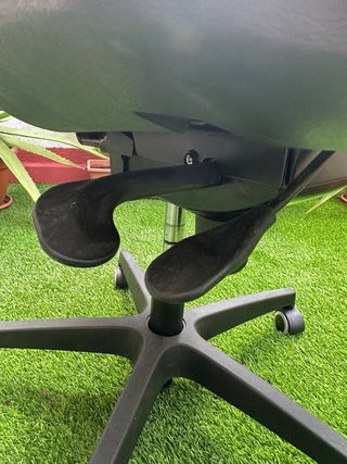 Silla de oficina ergonómica roja