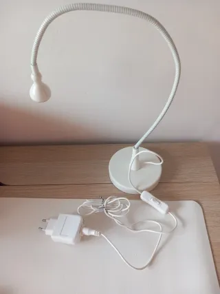 Lámpara de escritorio blanca flexible