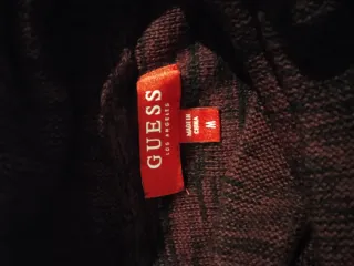 Jersey Guess Rojo Cuello Alto