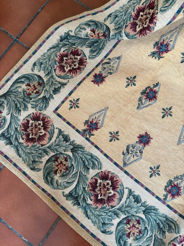 Manta multiusos beige con estampado floral