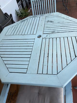 Mesa de jardín y 4 sillas de madera