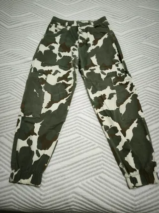 Pantalones con estampado camuflaje