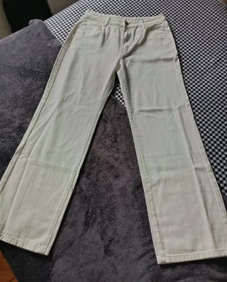 Pantalón vaquero blanco roto nuevo