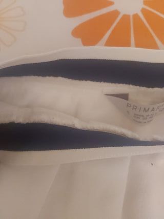 Falda deportiva blanca plisada