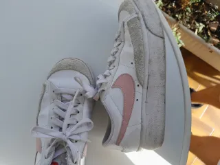 Zapatillas Nike Blancas y Rosas
