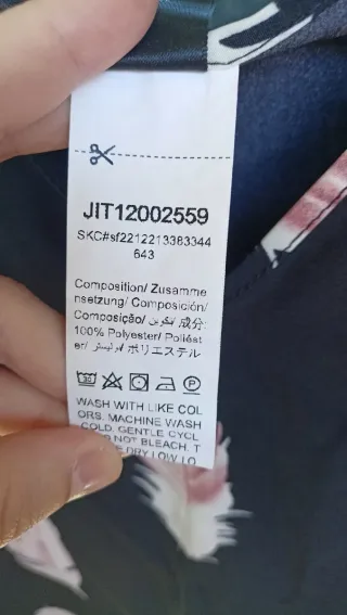 Blusa tipo poncho Plumas