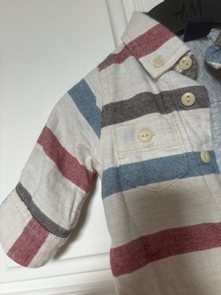 Mono, buzo o pelele de GAP, de rayas. 0-3 meses.