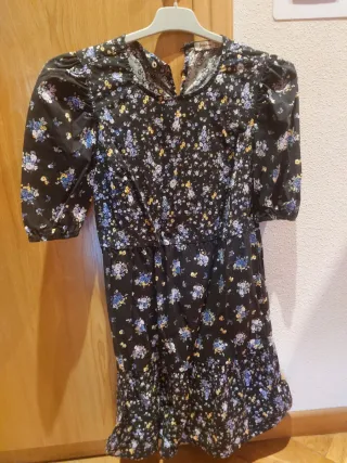 Vestido flores negro Stradivarius