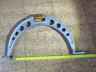 Micrómetro de gran tamaño
