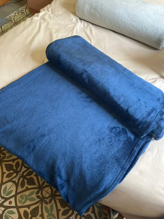 Coperta in velluto blu marino