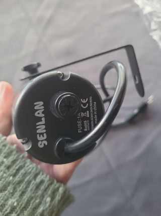 Foco negro de plástico