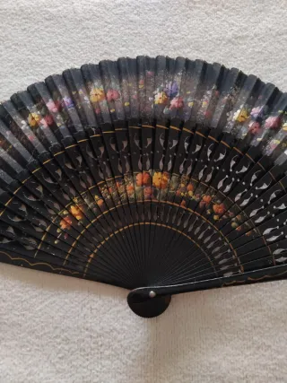 Abanico antiguo madera pintado a mano
