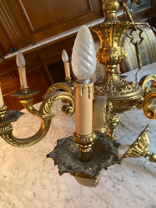 Lámpara araña bronce antigua 8 brazos