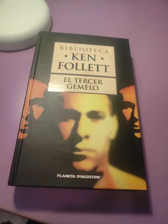 El tercer gemelo.