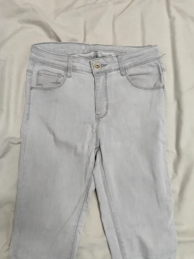 Vaqueros grises con detalle