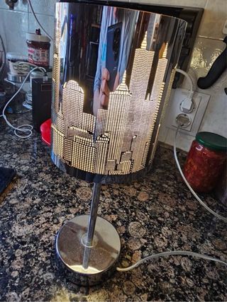 Juego 2 lámparas de mesa y la lámpara de techo.