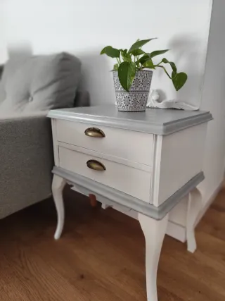 Mesita restaurada vintage madera