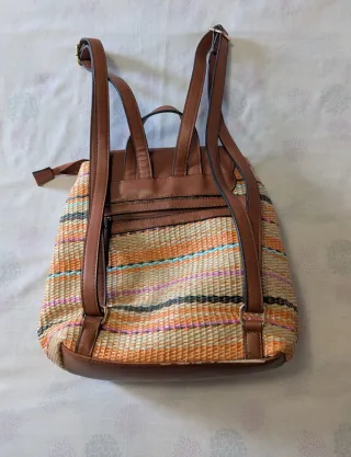 Bolso mochila de rafia expandible