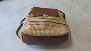 Bolso mochila de rafia expandible