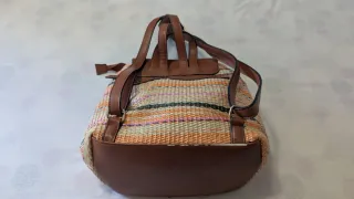 Bolso mochila de rafia expandible