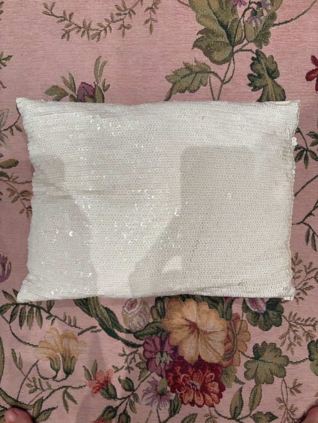 Cojín lentejuelas Zara Home blanco