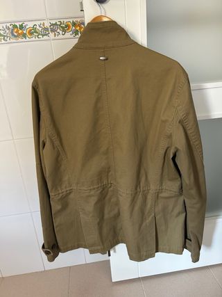 Chaqueta Cortefiel verde militar