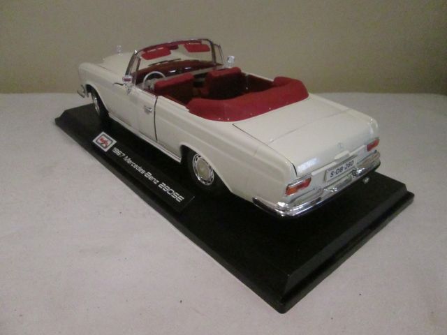 MERCEDES BENZ 280 SE (1967) ESCALA 1/18 MAISTO