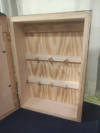 Caja de llaves decorativa de madera