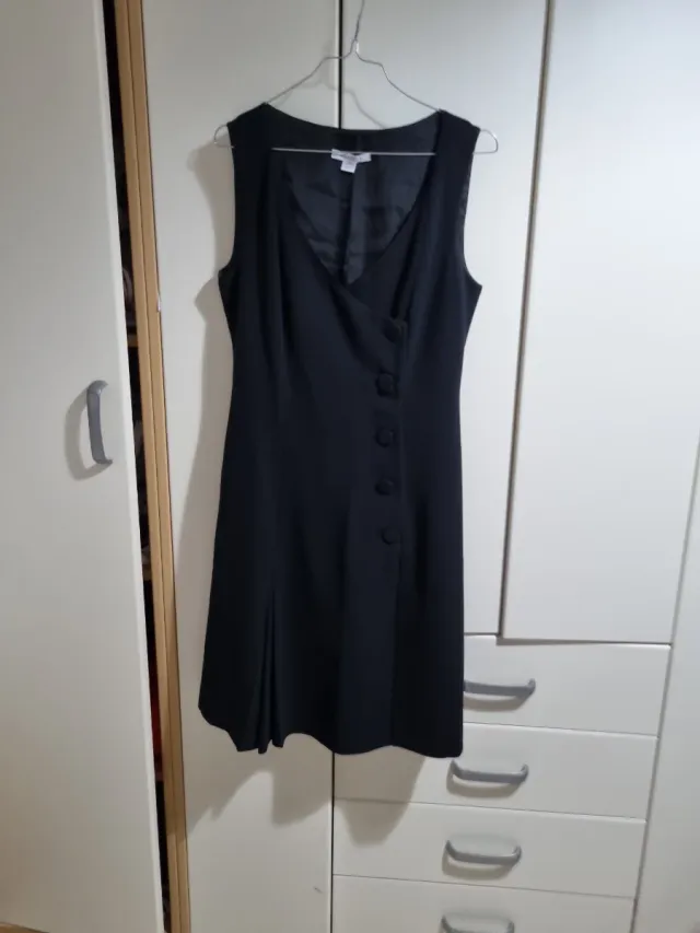 Vestido negro con botones