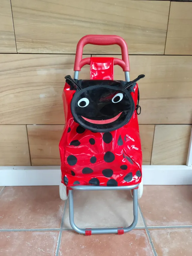 Carrito de juguete mariquita