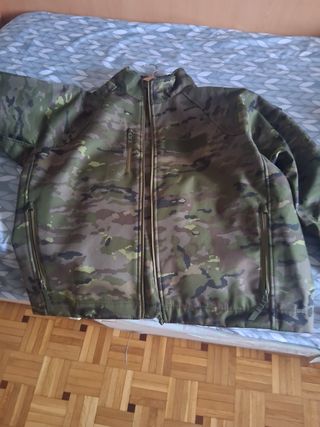 Chaqueta militar camuflaje forro polar
