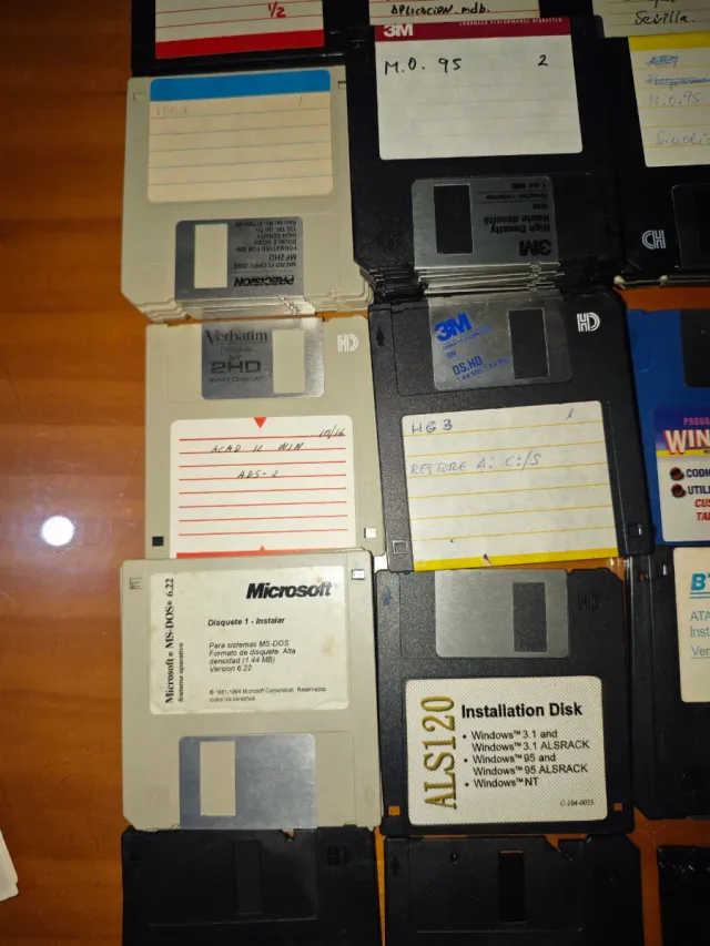 Lote 80 Disquetes 3.5 Varios