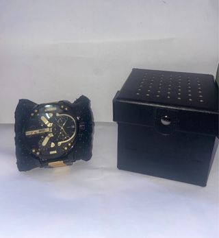 Reloj Diesel Negro y Dorado Seminuevo