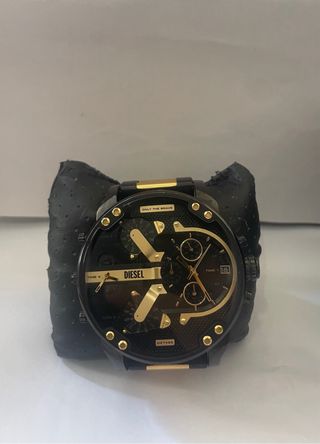 Reloj Diesel Negro y Dorado Seminuevo