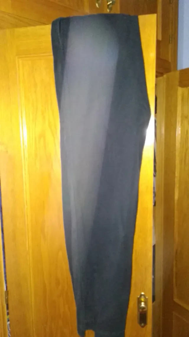 Pantalón negro hombre