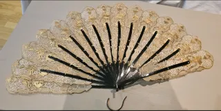 Abanico vintage beige y dorado