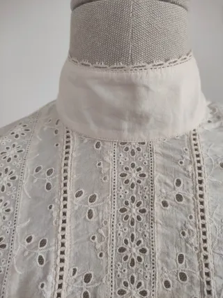 Blusa antigua bordada