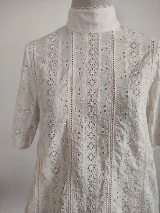 Blusa antigua bordada