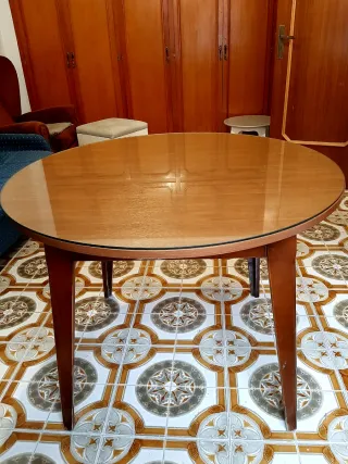 Mesa redonda vintage madera, aglomerado y cristal