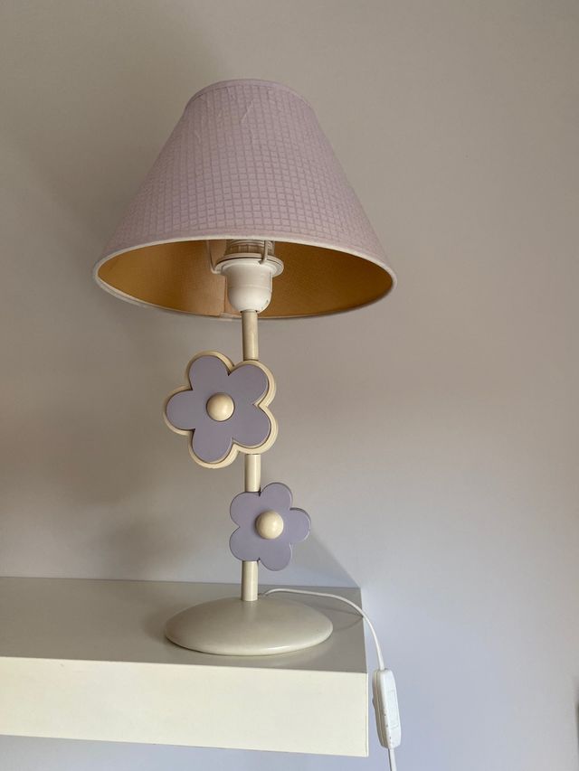 Lámpara infantil flores moradas