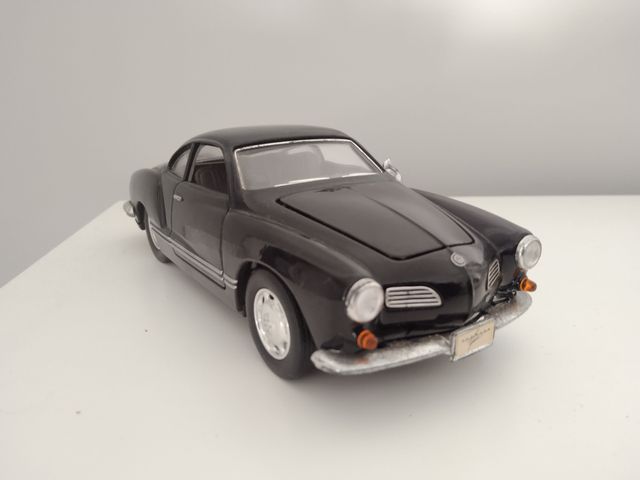 Volkswagen Karmann Ghia 1/28