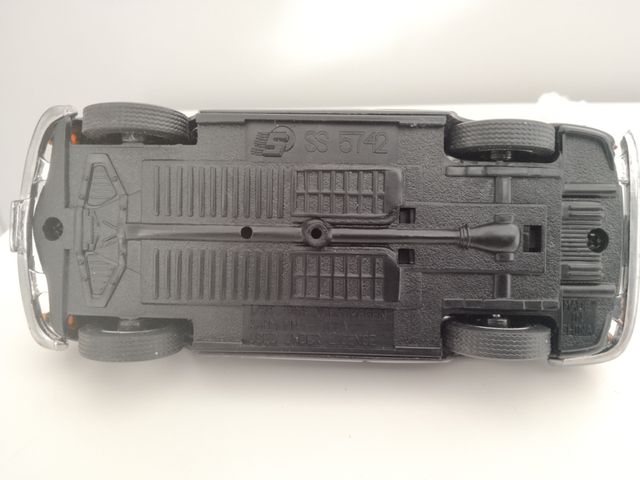 Volkswagen Karmann Ghia 1/28