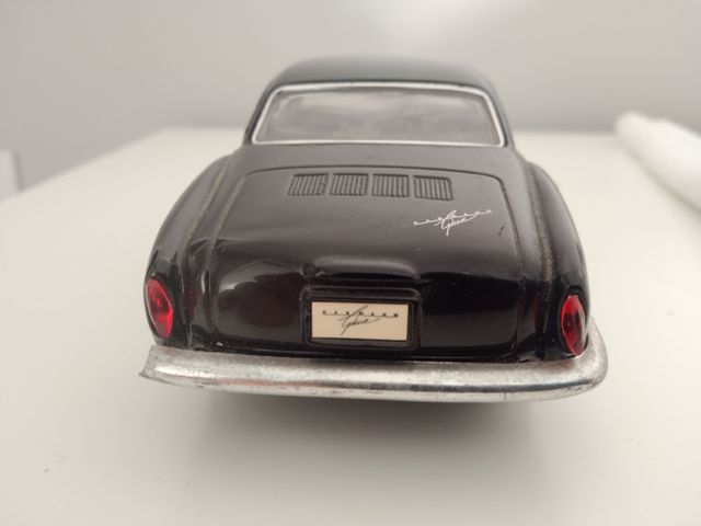 Volkswagen Karmann Ghia 1/28
