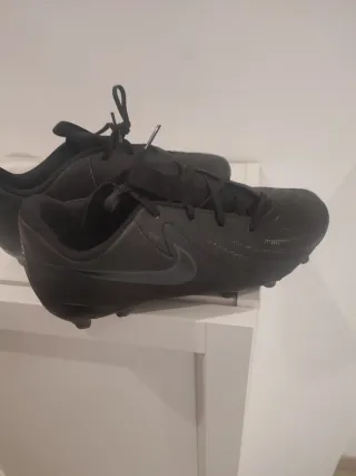 Botas de fútbol Nike para césped talla 38