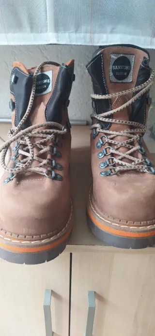Botas de montaña SANSTONE marrones y naranjas