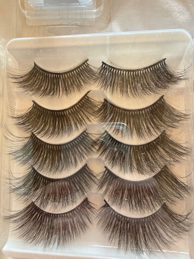 Pestañas Postizas y Tiras Adhesivas