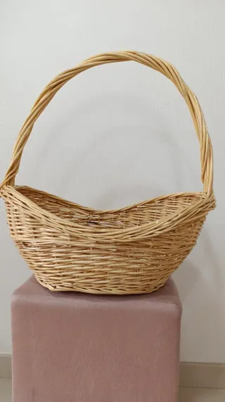 Cesta de mimbre con asa